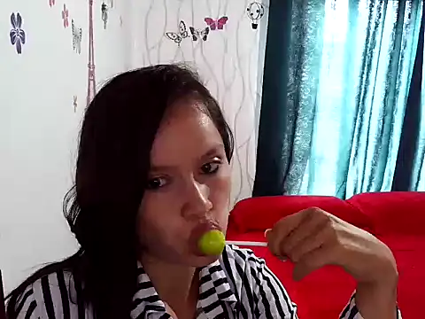 FrecitaRoja online show from October 16, 3:58 pm