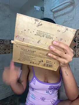 samiacooper25 online show from May 1, 10:51 am