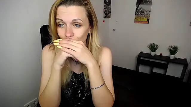 PeppyMia online show from October 24, 6:09 am