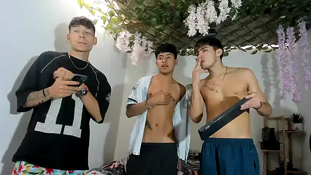 Snapshot of sebas_boys577 chatting on October 17, 2:20 pm sebas boys577 online show from October 17, 2:20 pm