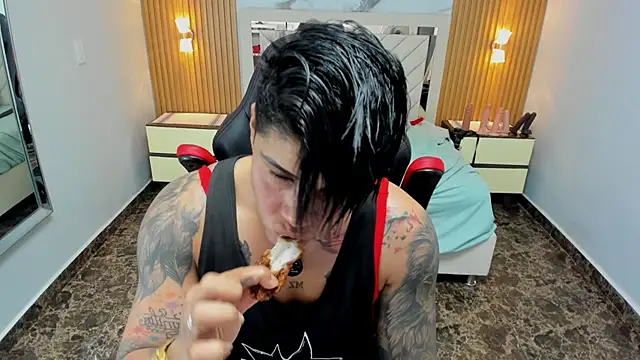 KAROLLJONES1 online show from May 1, 9:07 pm