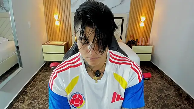 KAROLLJONES1 online show from July 7, 7:27 pm