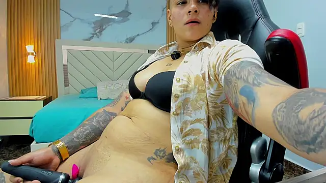 KAROLLJONES1 online show from February 26, 8:08 pm