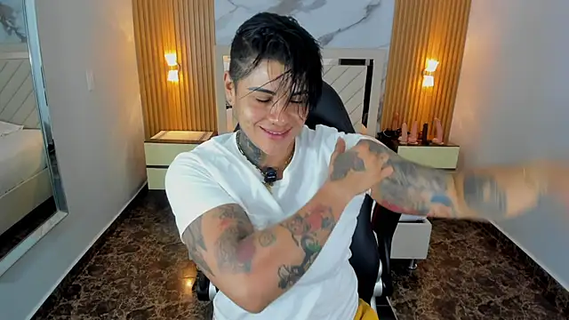 KAROLLJONES1 online show from July 3, 12:44 pm