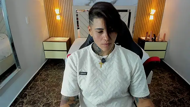 KAROLLJONES1 online show from July 28, 7:39 pm