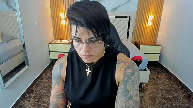 KAROLLJONES1 online show from June 11, 7:32 pm