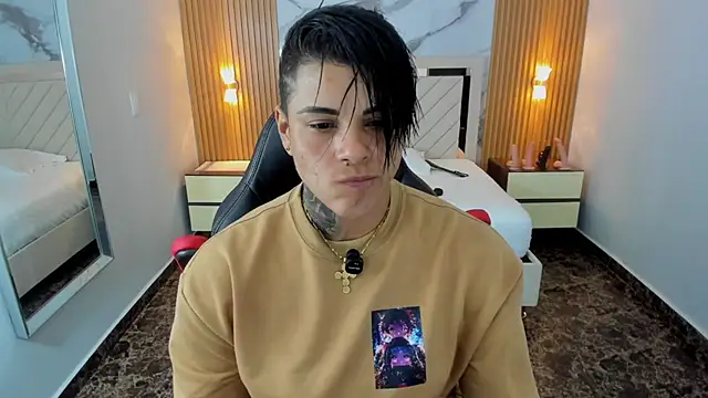 KAROLLJONES1 online show from June 26, 7:37 pm
