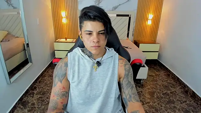 KAROLLJONES1 online show from June 10, 7:23 pm