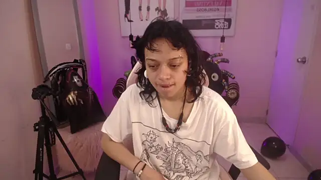Snapshot of LadyWawy chatting on October 19, 1:57 pm LadyWawy online show from October 19, 1:57 pm