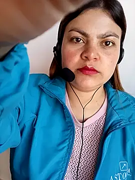 Snapshot of LUCIANA__99 chatting on September 22, 1:09 pm LUCIANA 99 online show from September 22, 1:09 pm