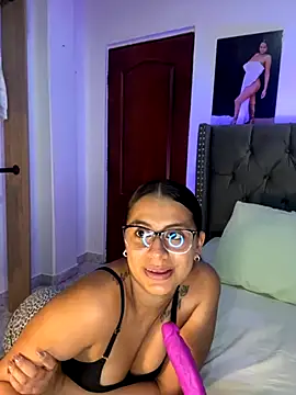 Snapshot of ema_zoe chatting on September 30, 11:53 pm ema zoe online show from September 30, 11:53 pm