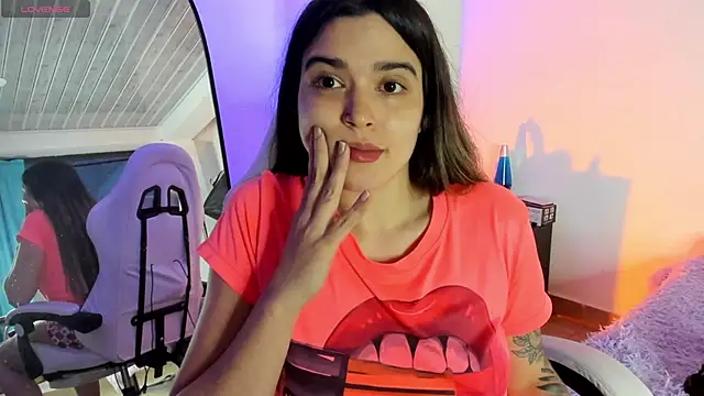 MiaVillalobos online show from May 3, 8:28 am