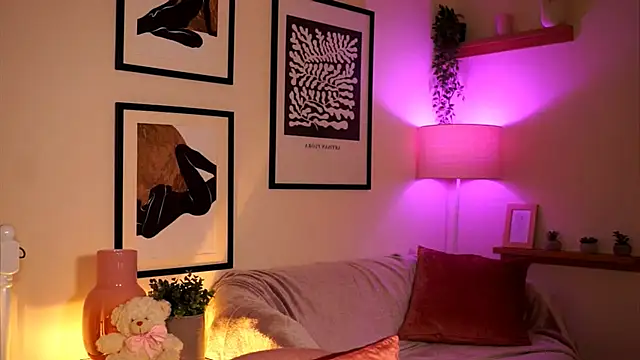 midnightbby  online show from February 17, 8:08 pm