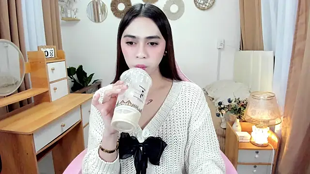 joyfulmartinaa online show from October 15, 5:15 pm