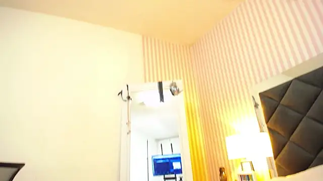 ViictoriaJones  online show from December 1, 12:19 pm