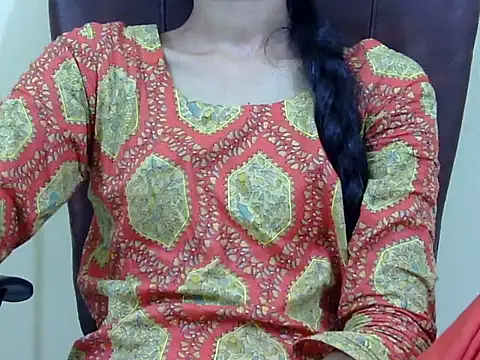 smallcuute online show from November 6, 1:55 am