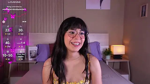 aprilqueenie online show from June 12, 7:33 pm