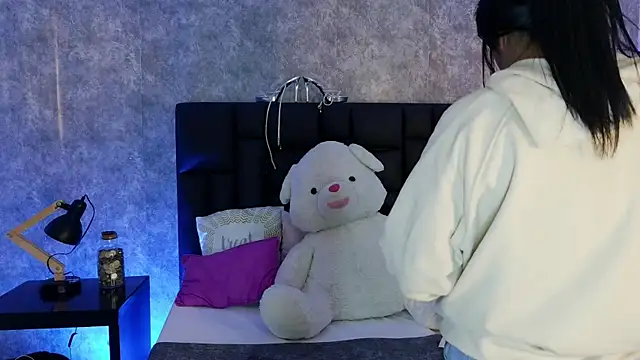 crystaldarliing online show from June 17, 5:36 pm