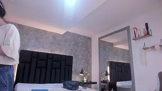 crystaldarliing online show from January 16, 8:38 pm