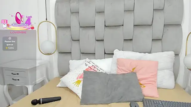 ValerieSoto online show from March 18, 7:30 pm