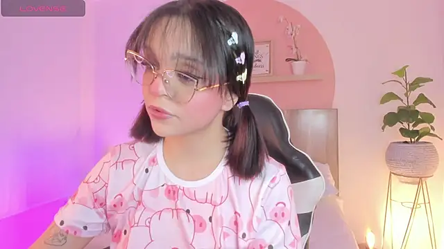 Clara Luu online show from June 23, 4:43 am
