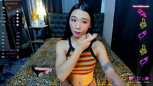 bellamoonlightX online show from October 18, 8:28 am