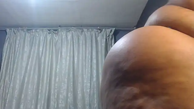SEXYHUGEASS21 online show from May 3, 3:48 pm