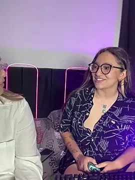 Snapshot of Annie_Grosse chatting on September 19, 11:59 pm Annie Grosse online show from September 19, 11:59 pm