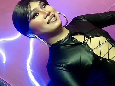 pretty lassy online show from November 17, 2:29 pm