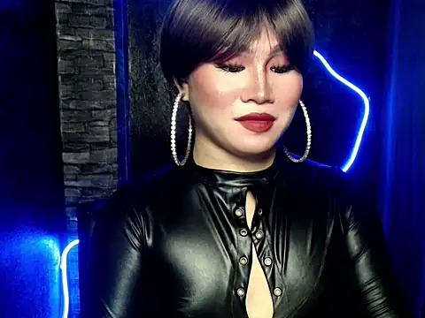 pretty lassy online show from September 18, 1:20 pm