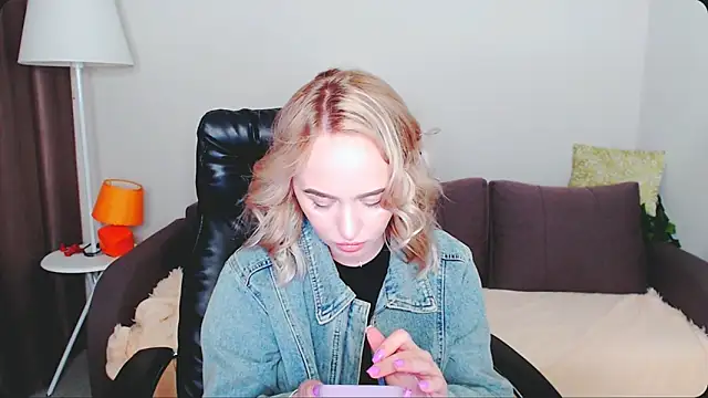 LiluMoon   online show from May 1, 4:10 pm