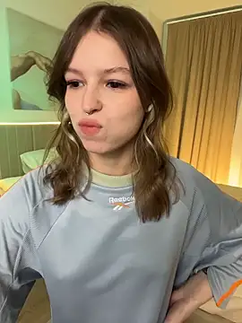 Lisa Blossom online show from February 6, 7:01 am