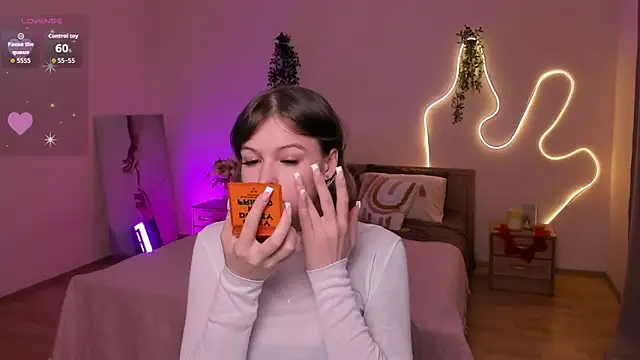 Lisa Blossom online show from April 28, 6:06 am