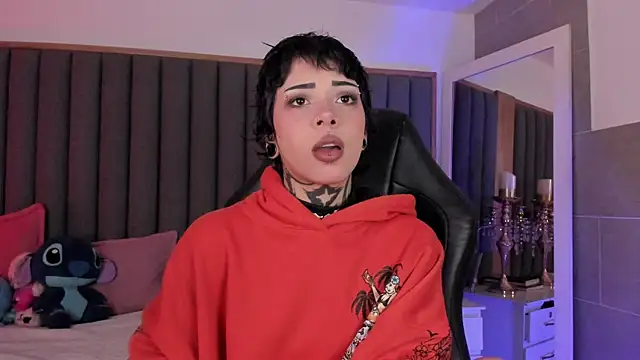 misstomie  online show from December 3, 3:58 pm