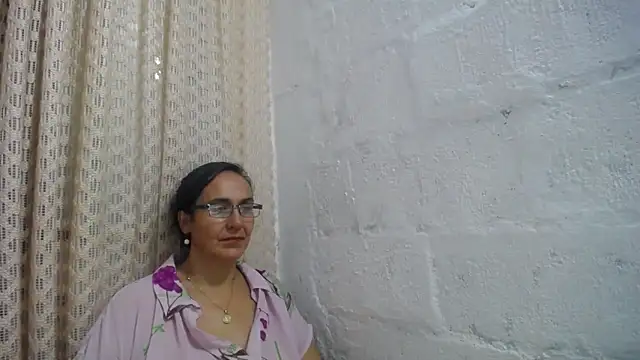 gabbyparker  online show from April 29, 9:45 am