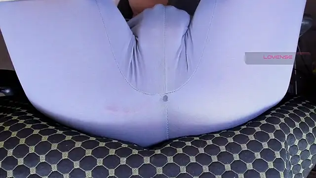 Cameltoe squirt inPants online show from December 17, 1:04 pm