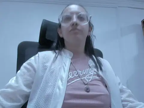 Snapshot of dalila_macherano1 chatting on October 19, 8:33 pm dalila macherano1 online show from October 19, 8:33 pm