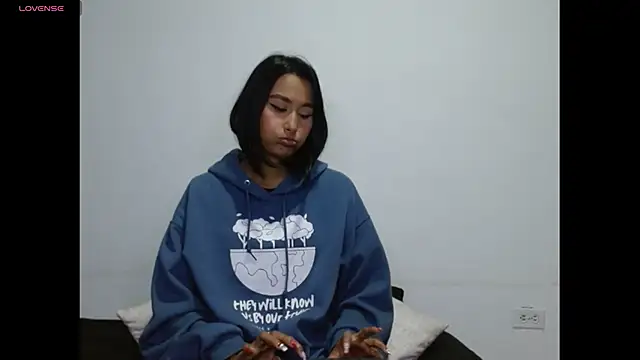 Gia Lee online show from December 18, 4:06 am