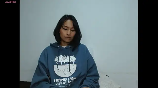 Gia Lee online show from December 17, 3:22 am