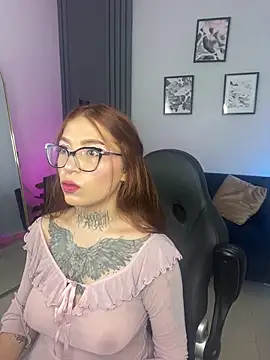 dreamleah  online show from February 12, 9:05 pm