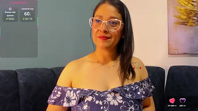 Snapshot of Alana_steel_1 chatting on October 10, 12:32 pm Alana steel 1 online show from October 10, 12:32 pm