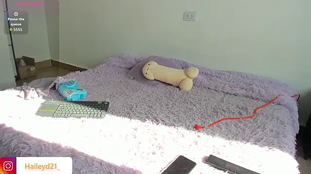 HaileyDuke online show from December 4, 1:13 pm