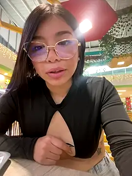 Maddy Piink online show from November 6, 10:15 pm