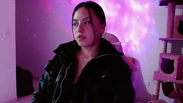 madissooon   online show from December 15, 4:40 am