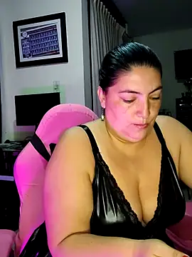Snapshot of lina_maria99 chatting on October 6, 6:19 am lina maria99 online show from October 6, 6:19 am