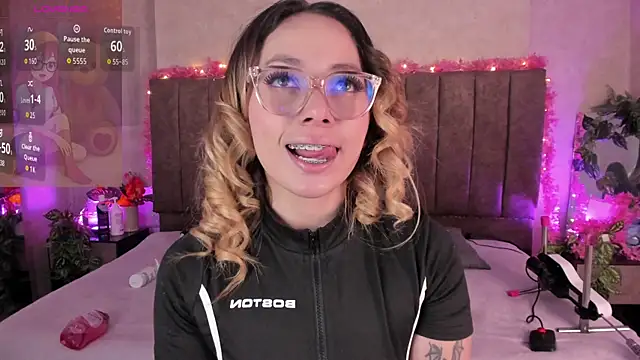 LanaMills  online show from July 16, 5:01 am