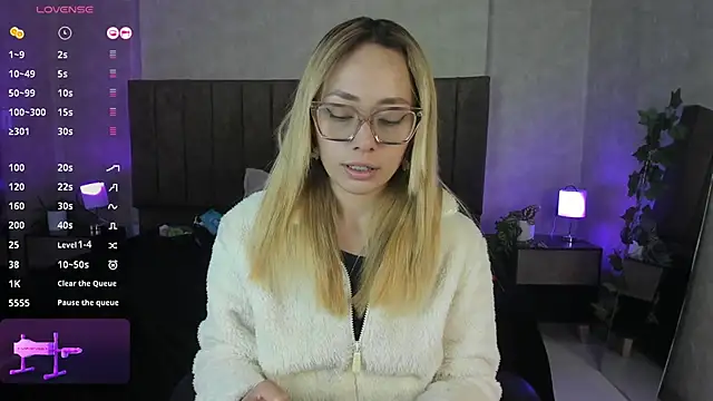 LanaMills  online show from November 4, 3:44 am