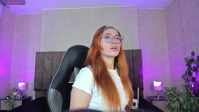 Snapshot of LanaMills_ chatting on September 23, 4:32 am LanaMills online show from September 23, 4:32 am