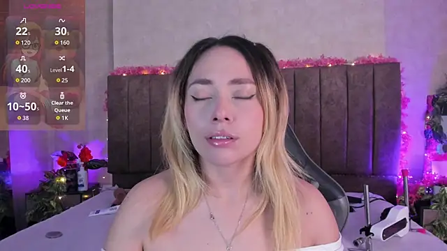 LanaMills  online show from June 25, 4:12 am