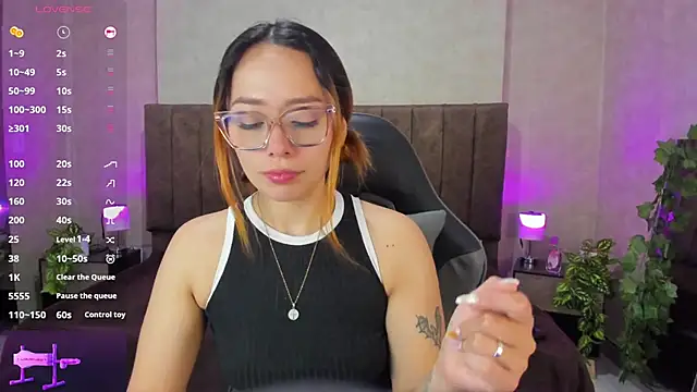 Snapshot of LanaMills_ chatting on September 14, 4:54 am LanaMills online show from September 14, 4:54 am